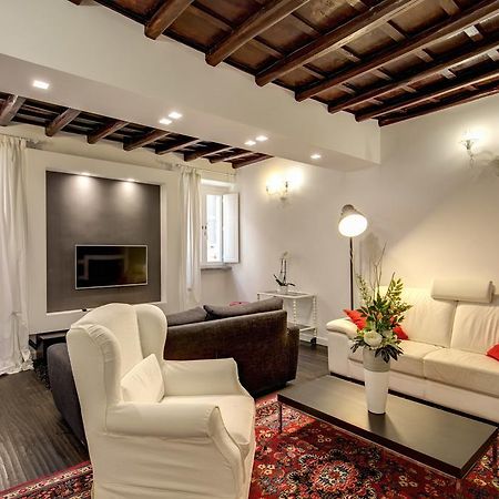 Campo De' Fiori Stylish White Apartment Rome Exterior photo