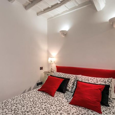 Campo De' Fiori Stylish White Apartment Rome Exterior photo