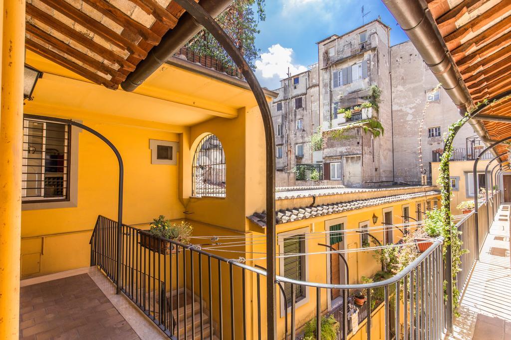 Campo De' Fiori Stylish White Apartment Rome Exterior photo