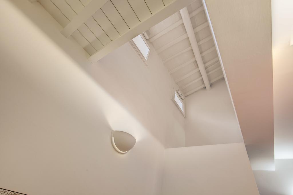 Campo De' Fiori Stylish White Apartment Rome Exterior photo