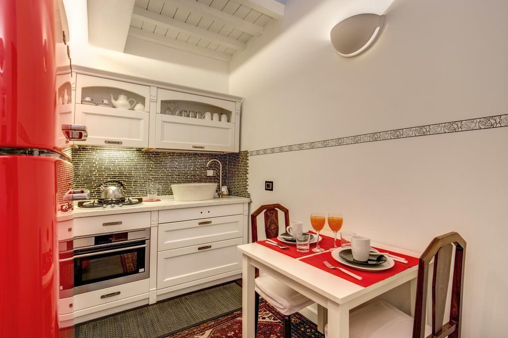 Campo De' Fiori Stylish White Apartment Rome Exterior photo
