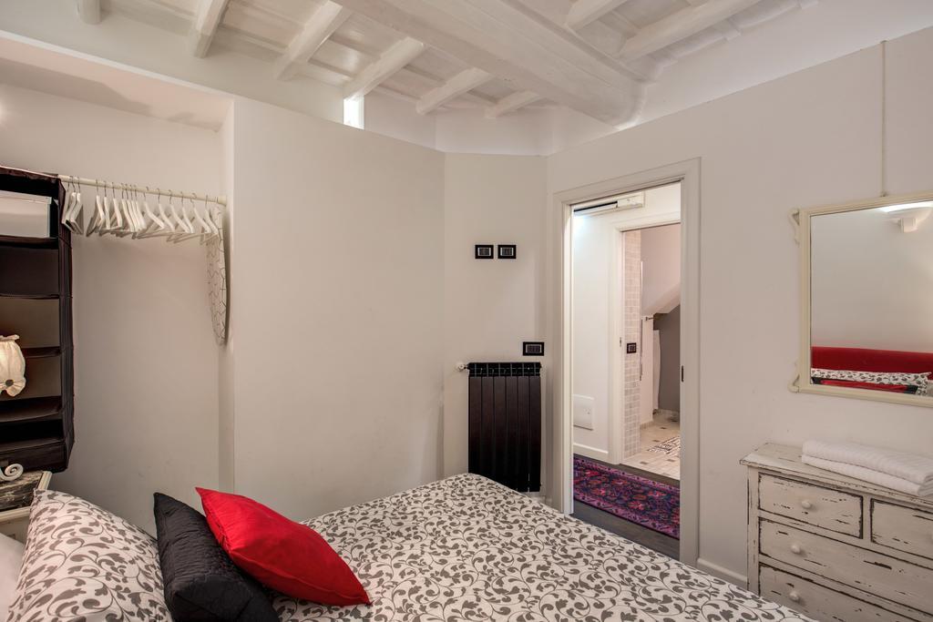Campo De' Fiori Stylish White Apartment Rome Exterior photo