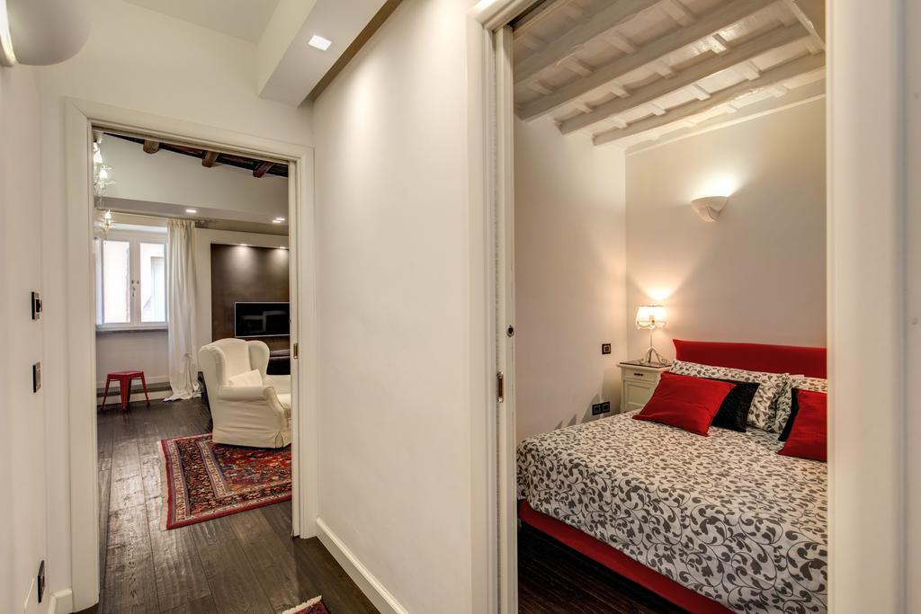 Campo De' Fiori Stylish White Apartment Rome Exterior photo