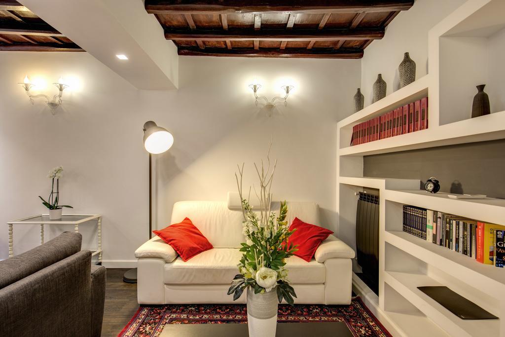 Campo De' Fiori Stylish White Apartment Rome Exterior photo