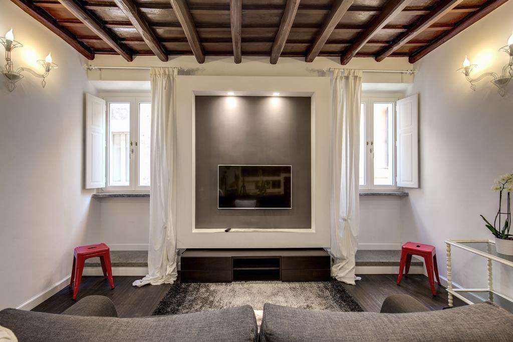 Campo De' Fiori Stylish White Apartment Rome Exterior photo