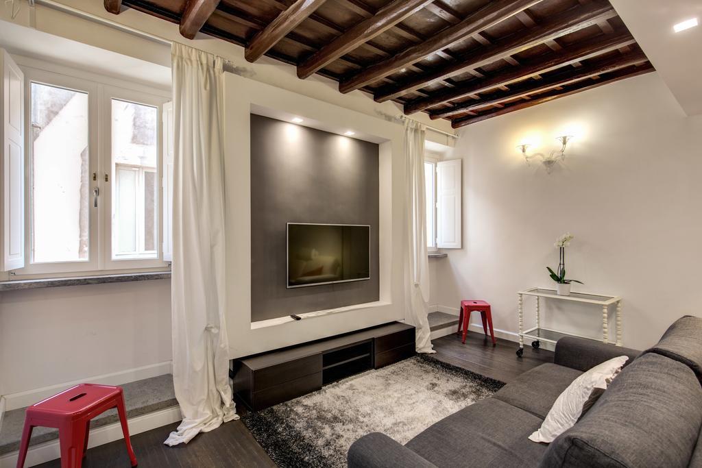 Campo De' Fiori Stylish White Apartment Rome Exterior photo