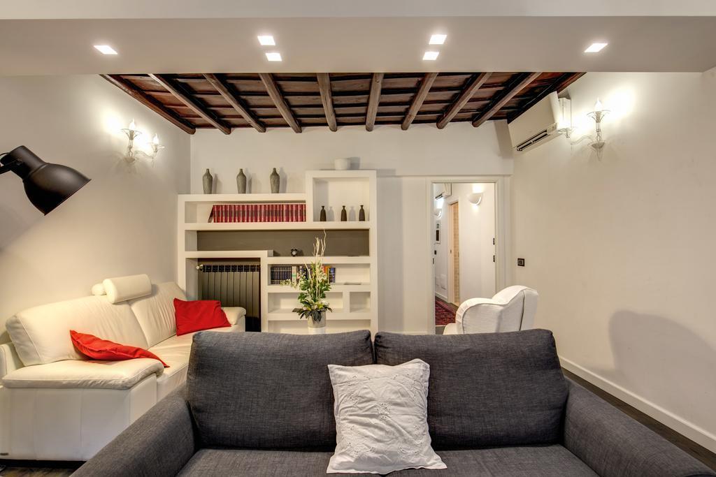 Campo De' Fiori Stylish White Apartment Rome Exterior photo