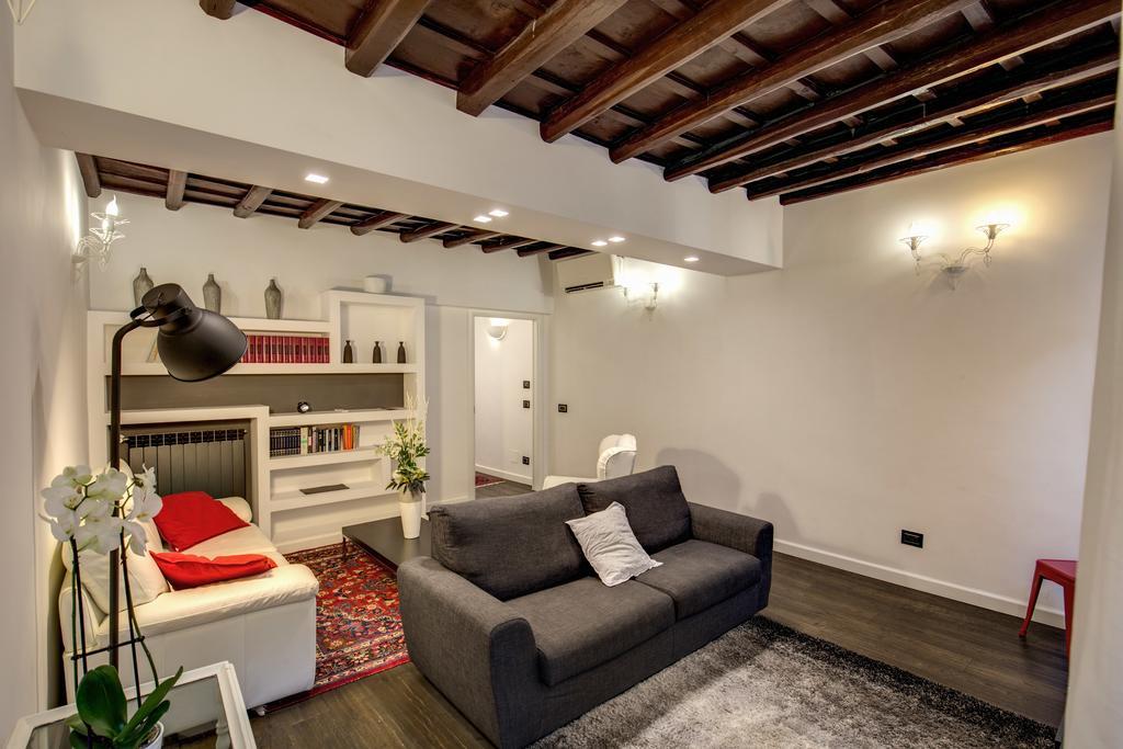 Campo De' Fiori Stylish White Apartment Rome Exterior photo
