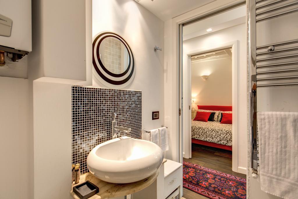 Campo De' Fiori Stylish White Apartment Rome Exterior photo